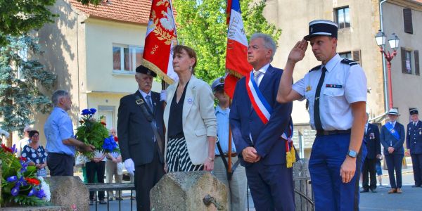Une commémoration empreinte de mémoire et de dignité