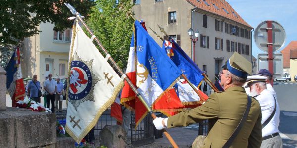 Une commémoration empreinte de mémoire et de dignité