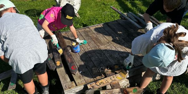 Quand les générations se retrouvent au jardin partagé…