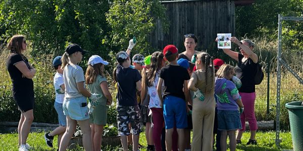 Quand les générations se retrouvent au jardin partagé…