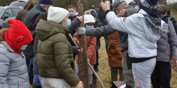 Plantation d'arbres fruitiers avec nos écoles