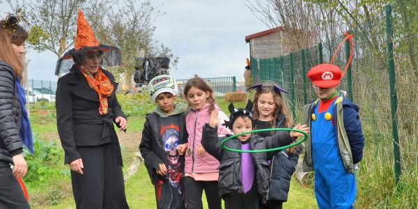 Une après-midi d’Halloween pleine de rires et de malice