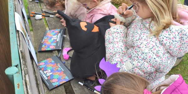 Une après-midi d’Halloween pleine de rires et de malice