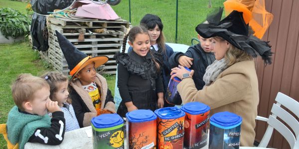 Une après-midi d’Halloween pleine de rires et de malice