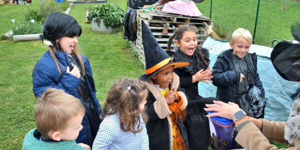 Une après-midi d’Halloween pleine de rires et de malice
