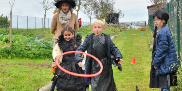 Une après-midi d’Halloween pleine de rires et de malice