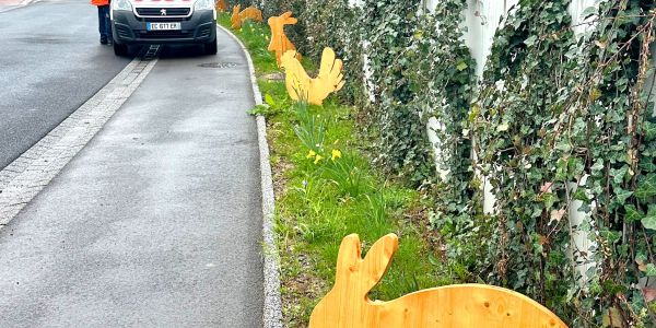 DÉCORATIONS DE PÂQUES EN PLACE...