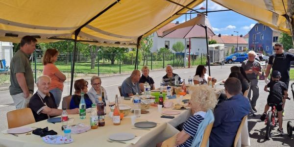 "fête des voisins” à Sarralbe "fête des voisins” à Sarralbe