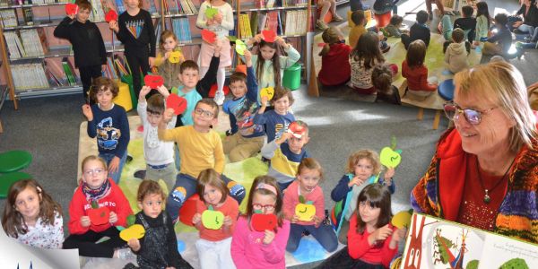 La bibliothèque a invité les enfants à écouter l’histoire du “Petit Pommier“ La bibliothèque a invité les enfants à écouter l’histoire du “Petit Pommier“