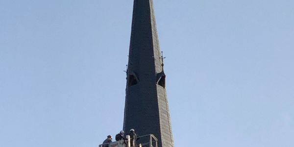 Une grue imposante au chevet de l’église St Martin