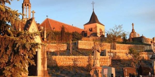 La mise en valeur de la partie ancienne du cimetière se poursuit