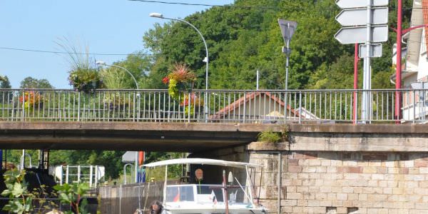 Canal de la Sarre avec la halte fluviale