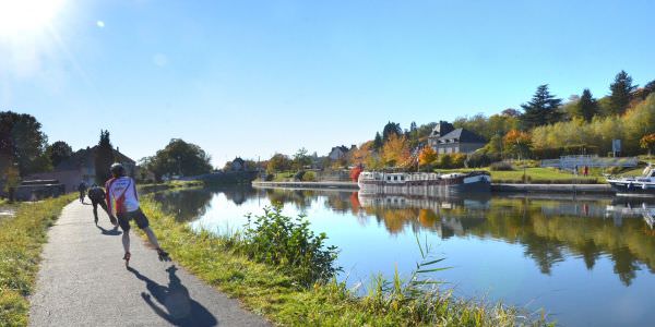 Canal de la Sarre avec la halte fluviale