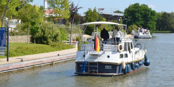 Canal de la Sarre avec la halte fluviale